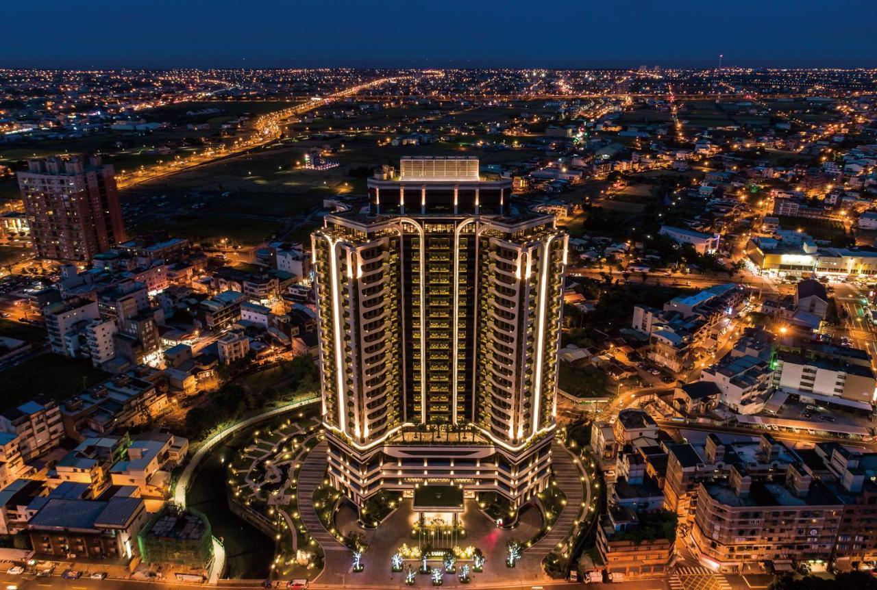 Cuncyue Hot Spring Resort Лодун Экстерьер фото The hotel at night