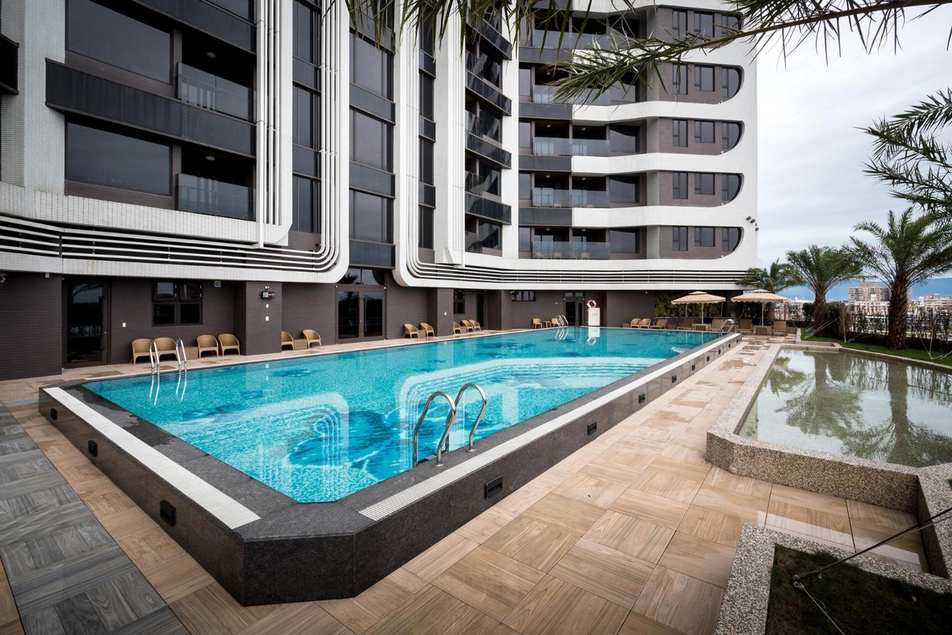 Cuncyue Hot Spring Resort Лодун Экстерьер фото The swimming pool at the hotel