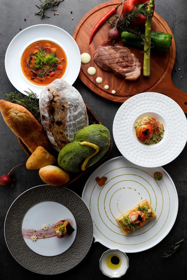 Cuncyue Hot Spring Resort Лодун Экстерьер фото A selection of dishes at the restaurant