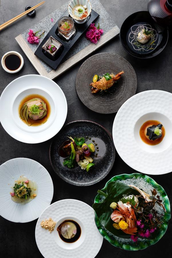 Cuncyue Hot Spring Resort Лодун Экстерьер фото Dishes at the restaurant