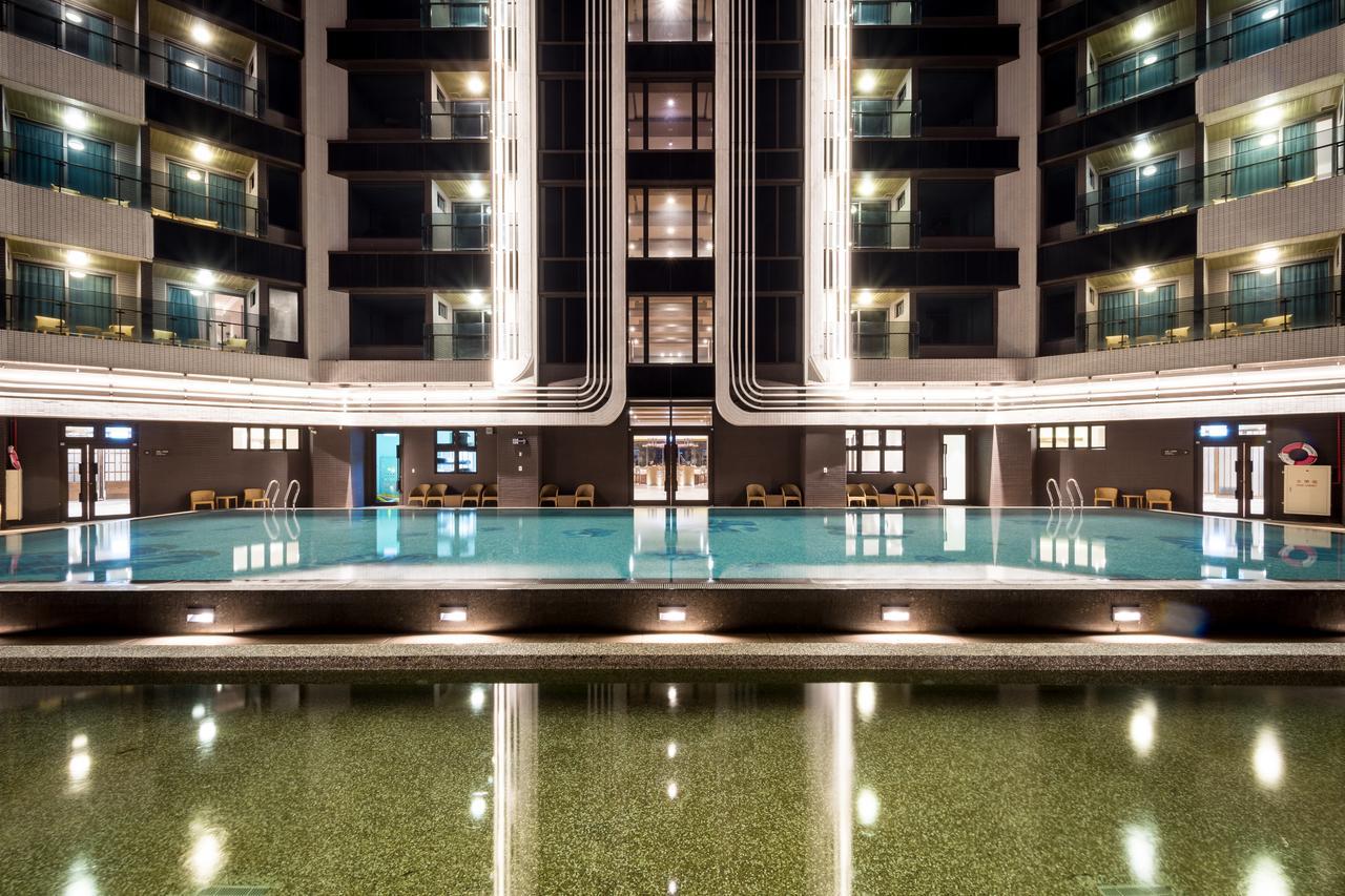 Cuncyue Hot Spring Resort Лодун Экстерьер фото The swimming pool at the hotel